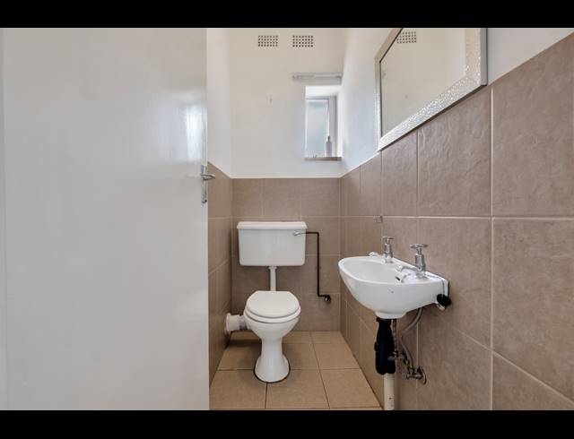 1.5 BEDROOM APARTMENT FOR SALE IN SANDOWN